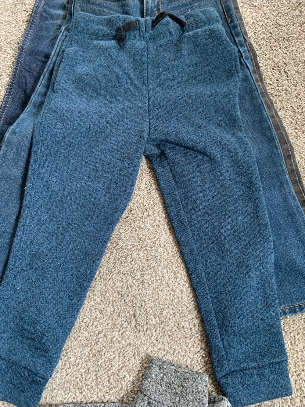 Boys bundle of 5 pairs Size 5T Knit Joggers and Jeans - Picture 3 of 6